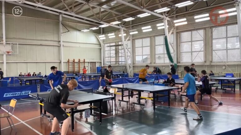 ✔️ Крупные соревнования по настольному теннису принял спортзал 16-й школы Уссурийска