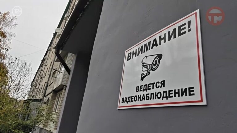 ✔️ Новое видеонаблюдение и освещение над подъездами появилось в многоквартирном доме на Полушкина, 83