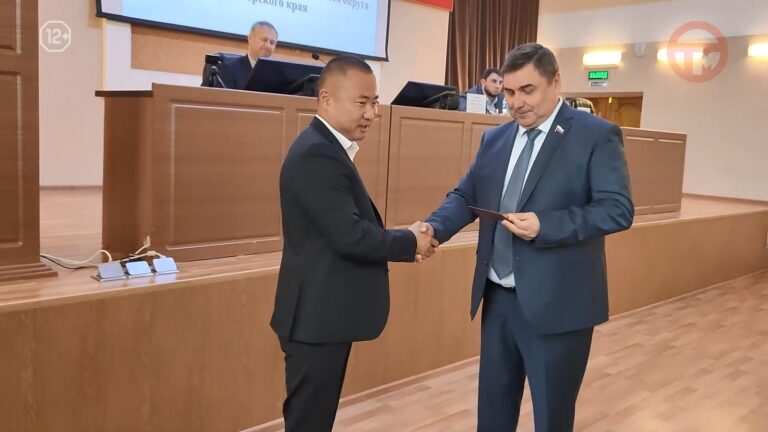 ✔️ Заседание Думы Уссурийска начали с поздравлений