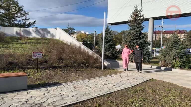 🍁 Октябрь, а работа на уссурийских клумбах не заканчивается